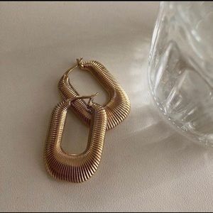 Mejuri Les Textured Hoops